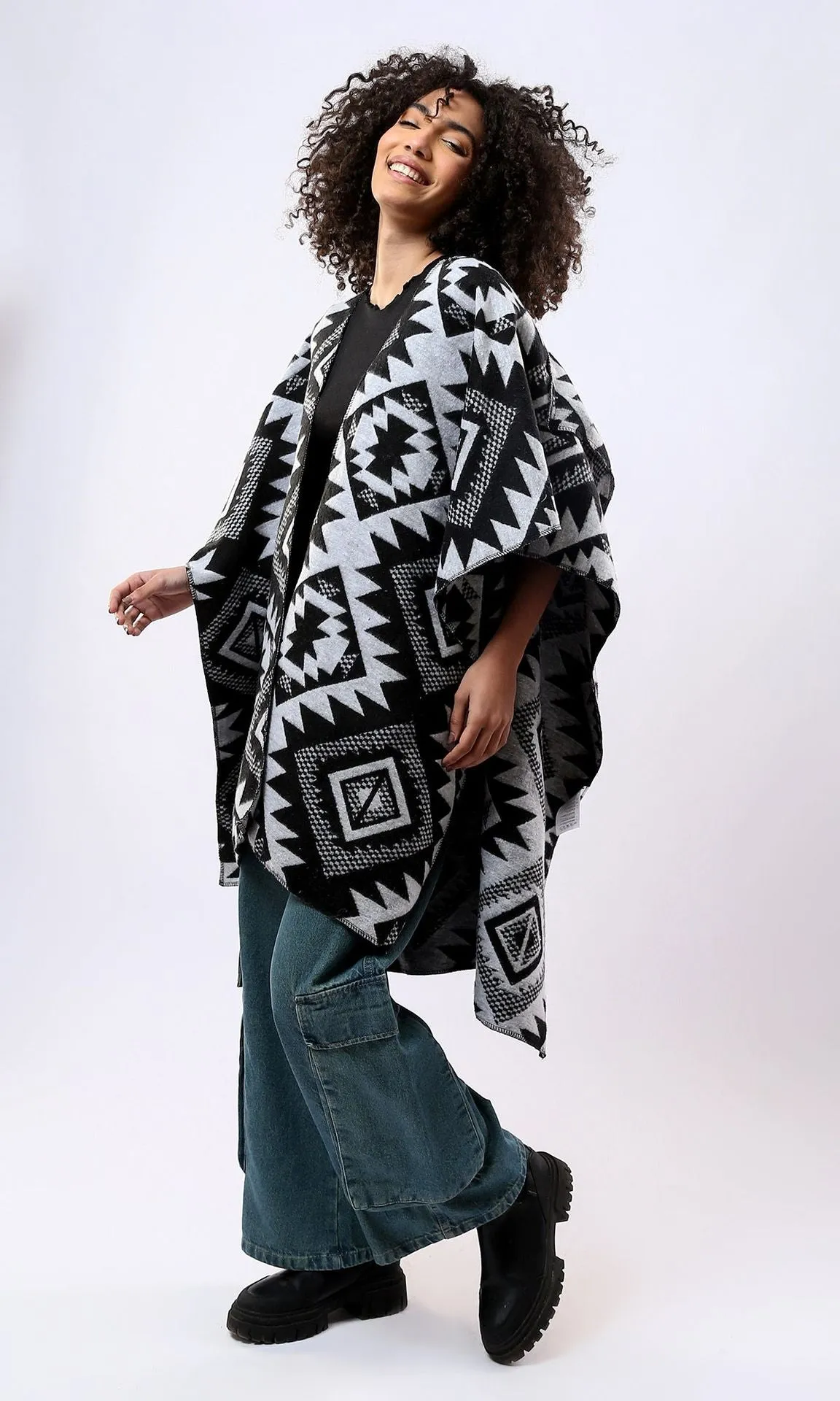 O178414 Geometric Grey & Black Slip On Hooded Shawl