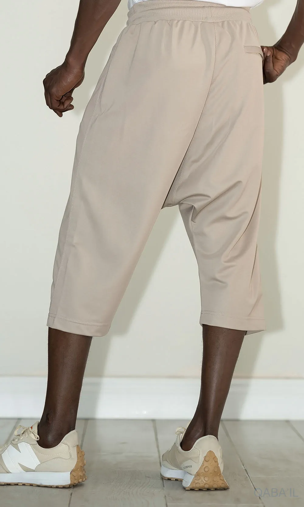 QL Relaxed Lightweight Cropped Joggers in Beige